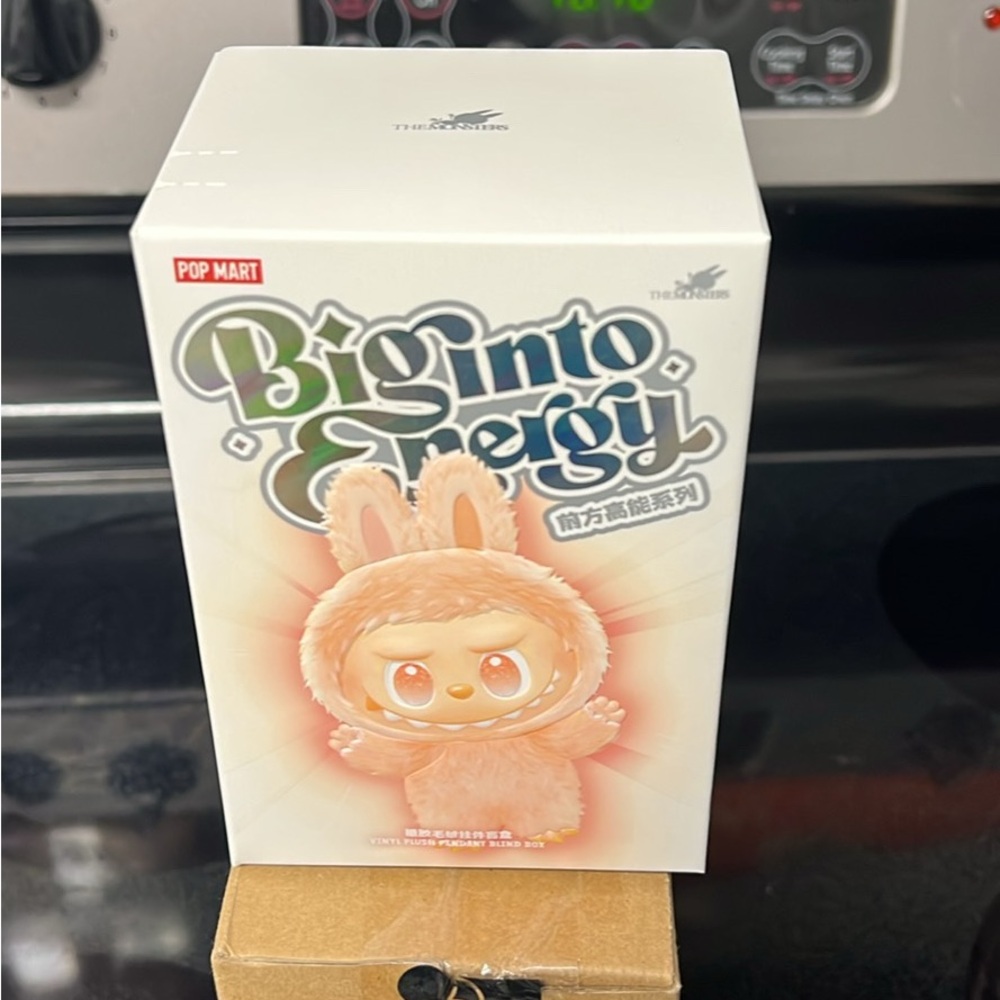 Pop Mart Biginto Energy labubu
